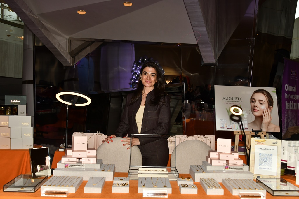 Bollywood I��lt�s�  Raffles �stanbul�u Sard� 